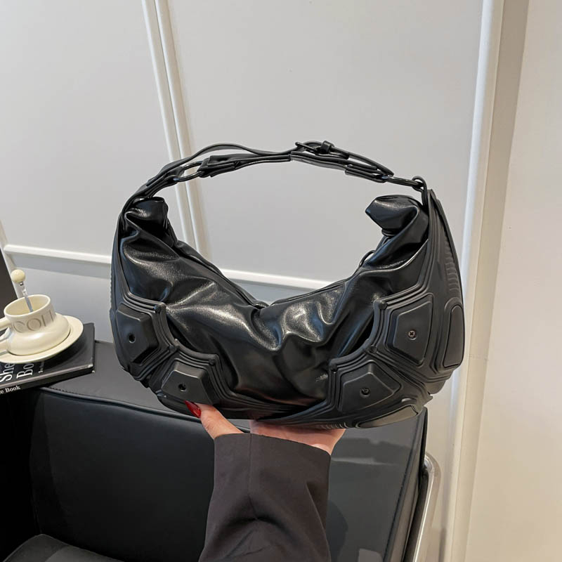 Ciemna, modna torebka w kształ – Women Bags 2026 Trends recenzja i cena
